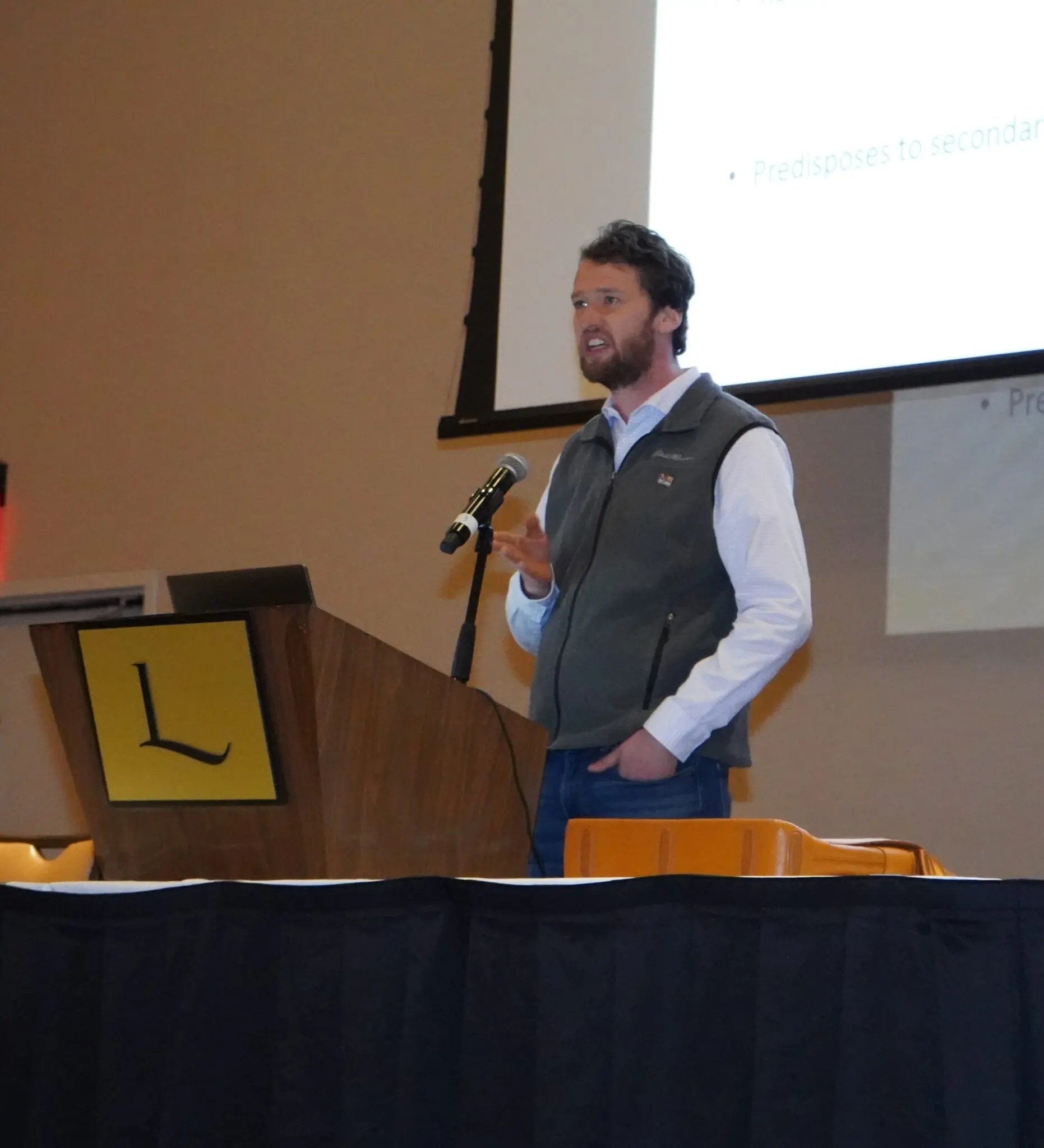 Man giving a presentatio.JPG thumbnail